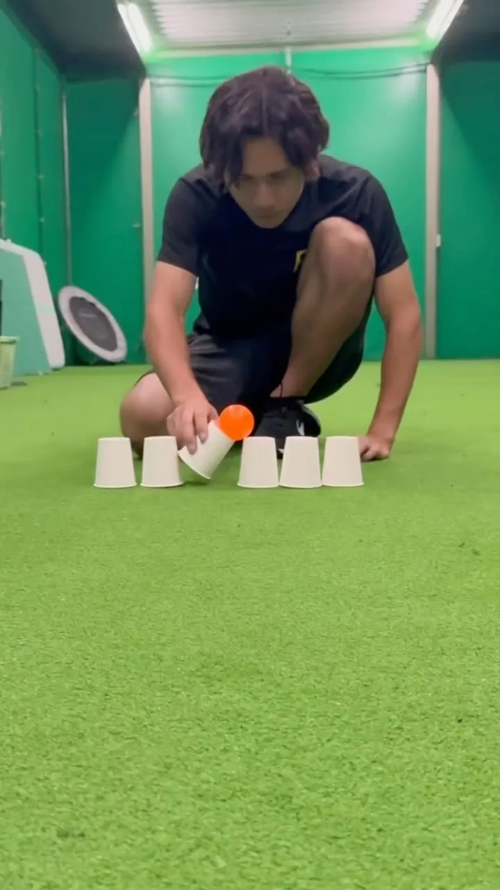 使う道具は紙コップと小さめのボールのみ！